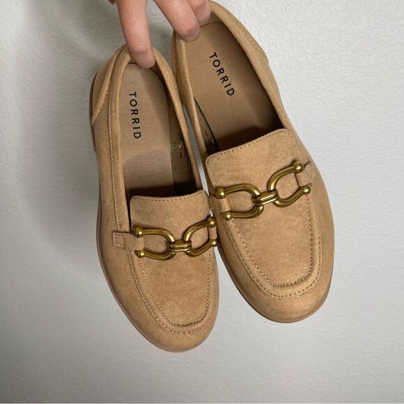 Torrid Clean Loafers Tan Neutral Gold Accents Slip On Shoes Size 8 WW - Picture 3 of 5